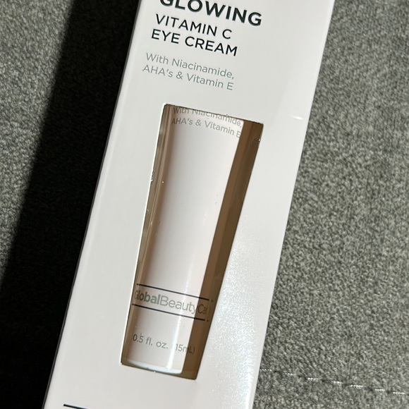 🥰🥰Glowing Vitamin C Eye Cream🥰🥰 - Picture 2 of 3